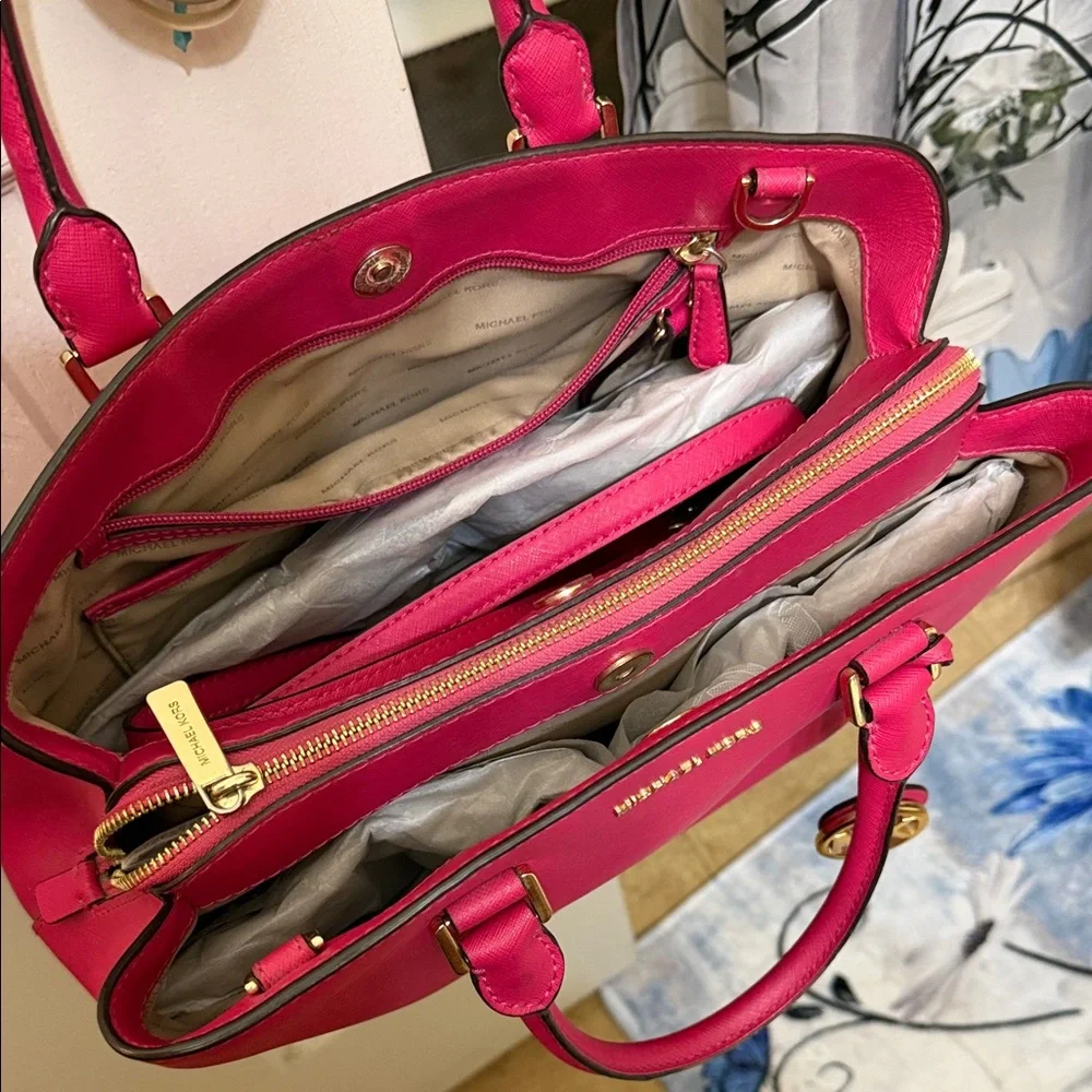 Michael Kors Fuchsia Tote Bag - Picture 2 of 4